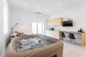 Love room Jacuzzi Sauna Privatif Marseille
